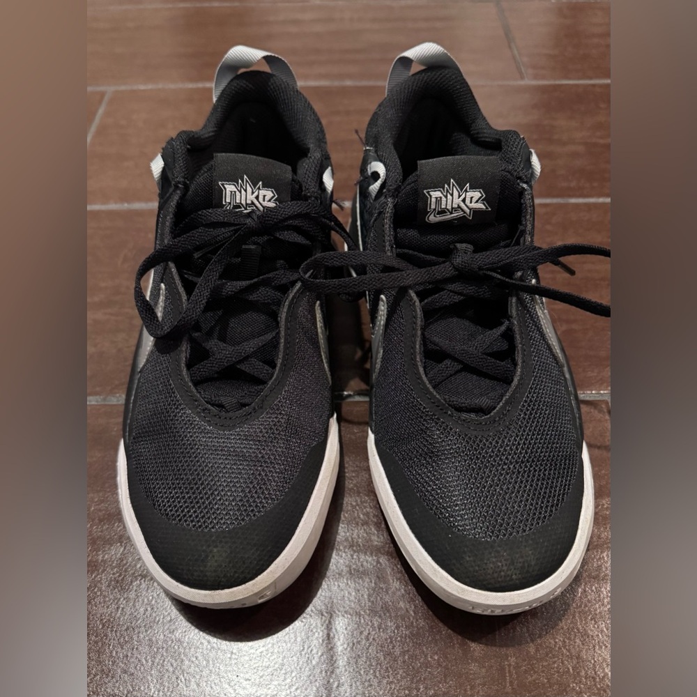 Nike Black and White size 4Y Hustle DX Athletic Shoes